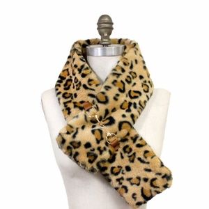 LEOPARD FAUX FUR LEATHER PULL THROUGH SCARF